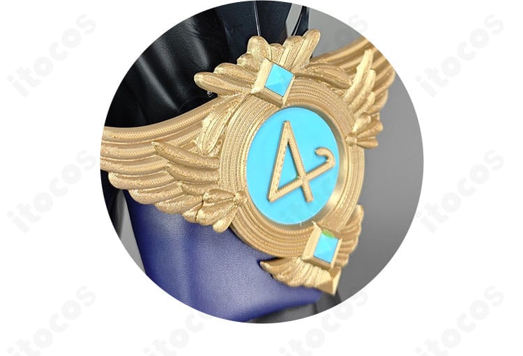 肩袖の意匠と刺繍風装飾のクローズアップ。縫製の丁寧さが伝わる仕上がり。