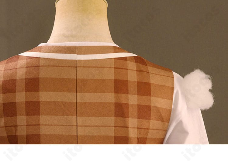 背面のディテールクローズアップ。ファスナー位置とリボン形状を確認できる画像。