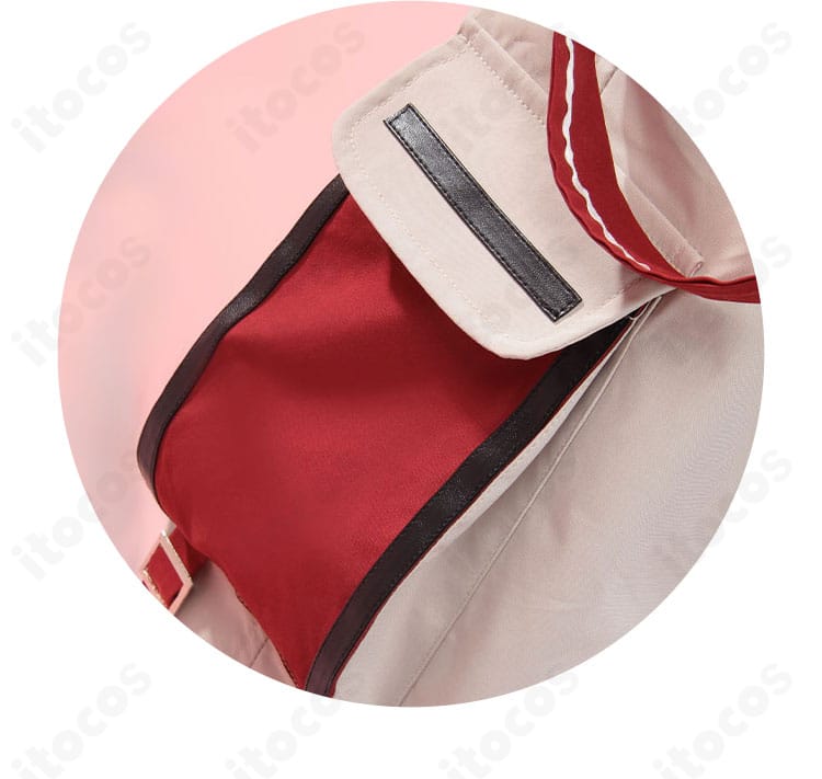 パンツポケット装飾のディテール。ステッチワークと装飾パーツの質感を示すクローズアップ