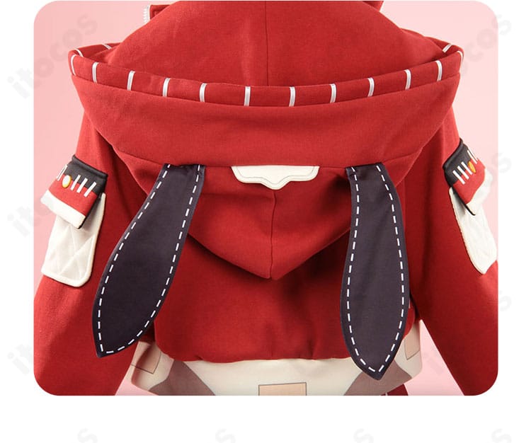 帽子装飾のディテール。ルカ・バルサーの囚人帽子のフォルムと装飾位置を明確にした画像