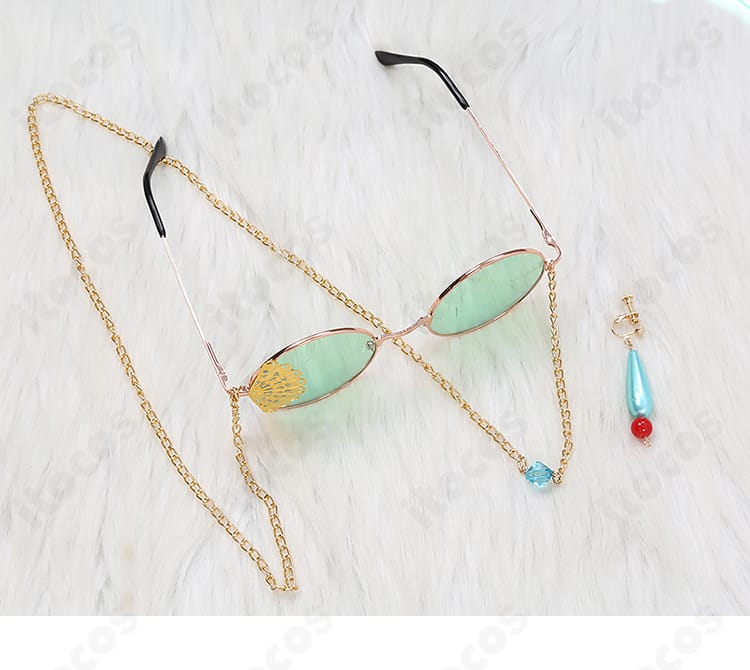 七種茨の耳飾りと眼鏡。特徴的アクセサリーを高精度で再現した小物クローズアップ