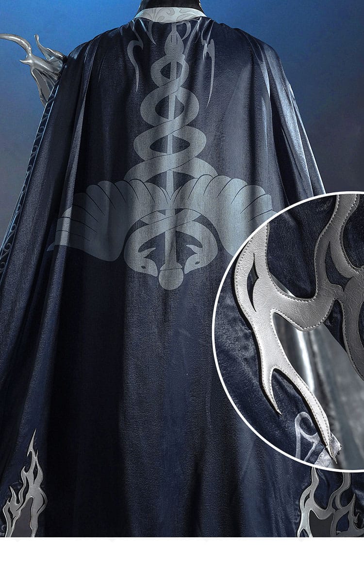 左腕アームカバーと手袋の装飾アップ。細部まで統一感のあるデザイン。