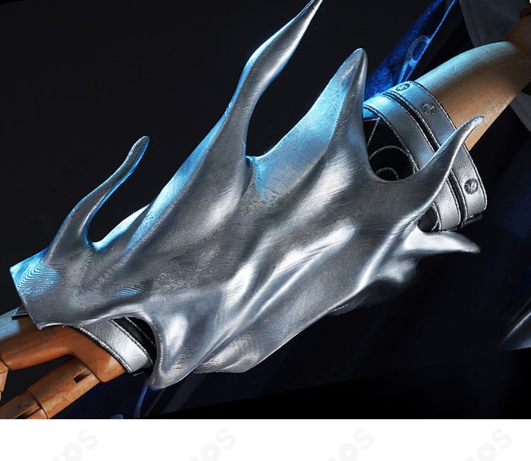 冠と肩・腕装飾の詳細。王冠風アクセが「逆流の水銀」の象徴的デザインを際立たせます。