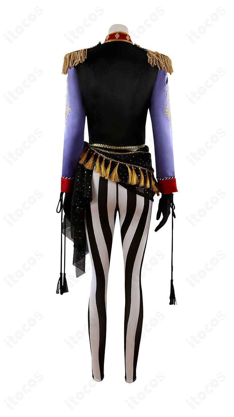 背面全体図。背中から裾にかけてのラインと腰飾りの配置、後ろ姿のバランスを示す画像。