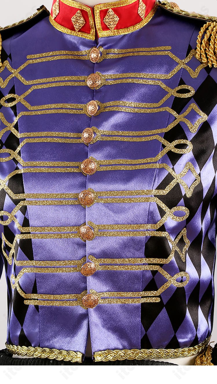 門襟部分の装飾アップ。ヴィルの特徴的な意匠を忠実に配置した仕立てを確認できる画像。