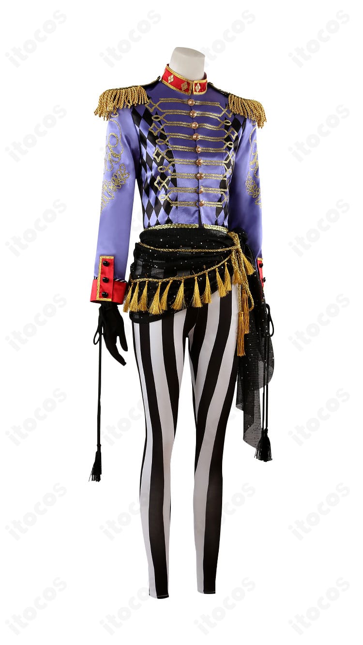 右側面から見たツイステ衣装。腰布の落ち感や側面装飾、シルエットの流れがわかるディテールショット。