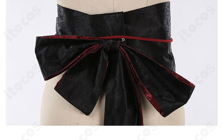 腰封（コルセットベルト）の質感と締め具のディテール