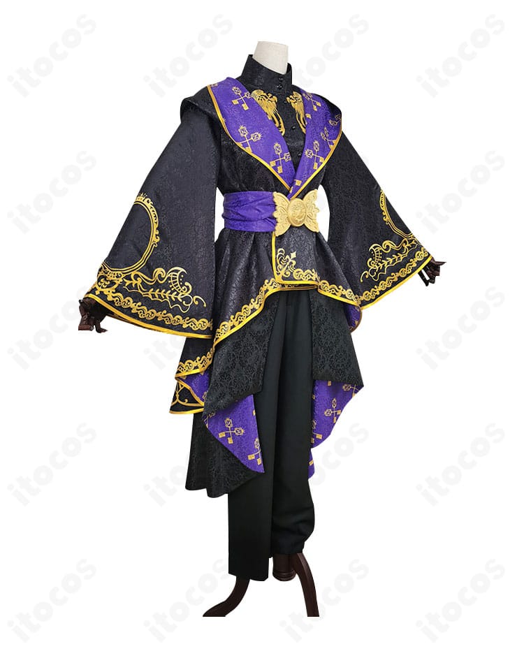 ツイステ 式典服コスプレ 側面ビュー。袖やウエスト周りの立体裁断と装飾ラインの見え方。