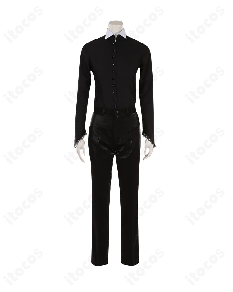 内搭のシャツとズボンのディテール。縫製の整いと着用時の可動性を重視した作りが見える近接写真。