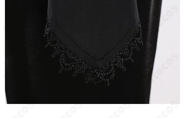 袖口の装飾ディテール。端正な縫いと装飾ラインがわかるカット。