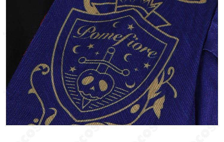 装飾パターンの拡大。寮服らしい意匠を美しく配置し、近距離撮影でも映える質感。