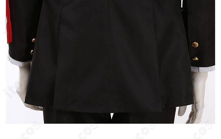 コート背面の切り替えと装飾テープのディテール