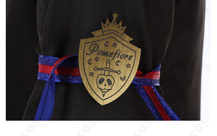 袖口装飾の近接ディテール（模様とステッチワーク）