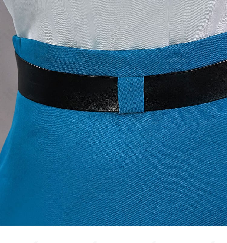 桜木カナ 制服スカートのウエストベルト装飾詳細。刺繍と装飾パーツのメリハリが美しい仕上がり。