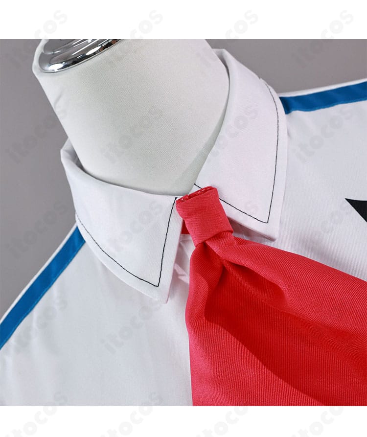 桜木カナ 制服の胸元リボン装飾アップ。結び目の立体感と縁取りの仕立てが際立つディテール。