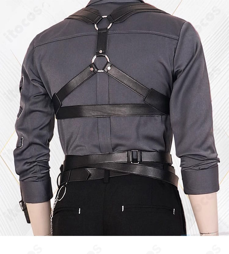 恋と深空 コスプレ衣装 背面装飾のディテール。ベルト固定と背面ラインの整いを強調した写真