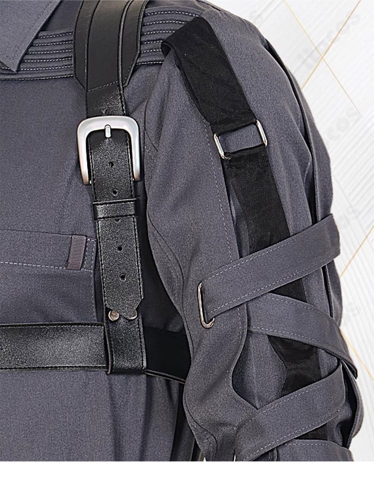 シン／セイヤ／レイ／ホムラ衣装 肩袖装飾のクローズアップ。エッジの効いたラインと装飾の配置を確認