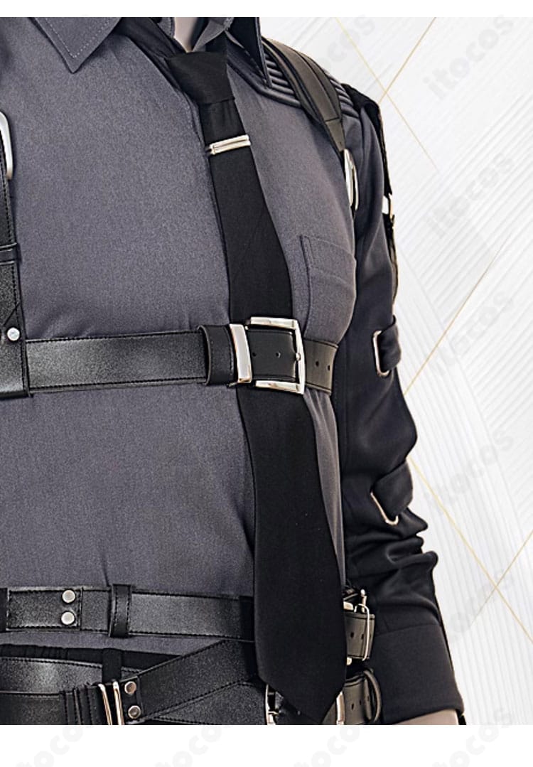 恋と深空 コスプレ衣装 ネクタイの近接写真。結び目の形状と装飾パーツの質感を鮮明に記録