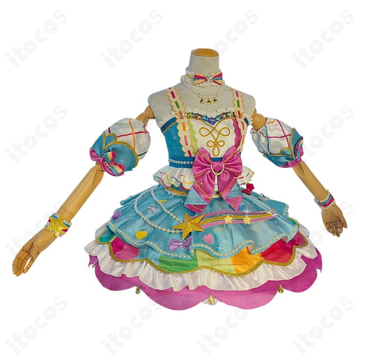 虹野ゆめコスプレ衣装の側面デザイン。ウエストラインのカッティングとサイドの装飾配置が分かる写真。