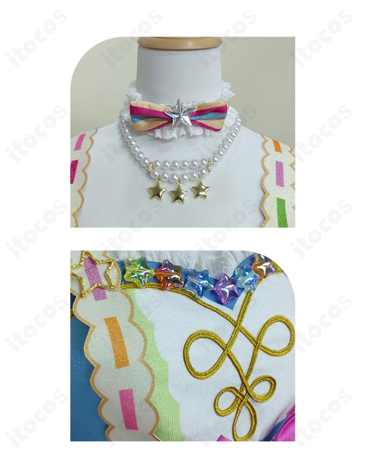 襟元装飾とネックレスのアップ。モチーフ形状や質感、縫い付け位置を強調したディテール画像。