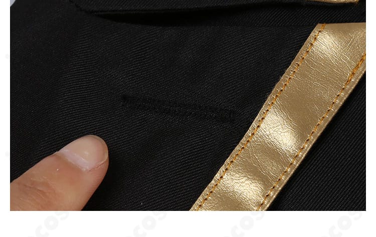 襟元の装飾ディテール。襟周りの配色とパーツ構成のアップ