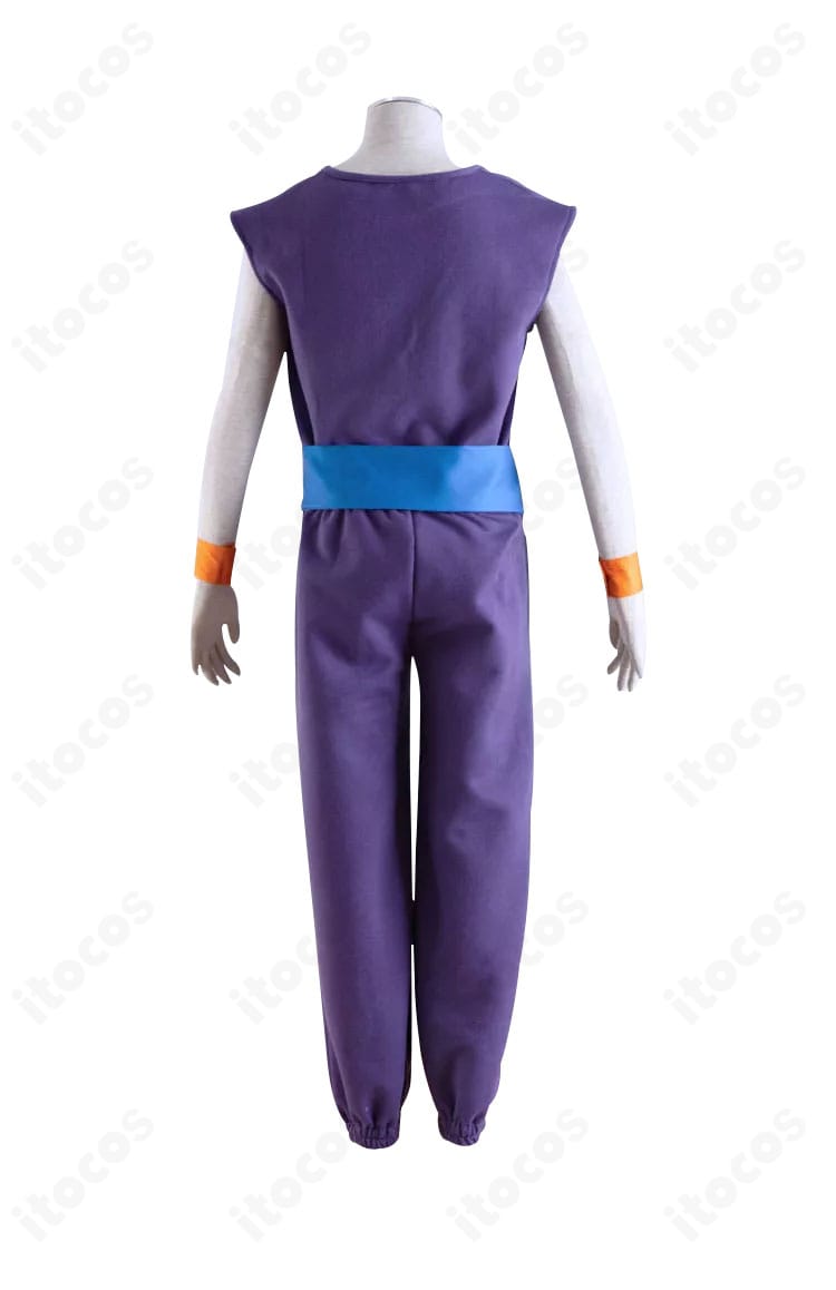 ドラゴンボール ピッコロ コスプレ衣装の背面。背中から裾までの落ち感とシワ表情、後ろ姿の再現度が分かる。