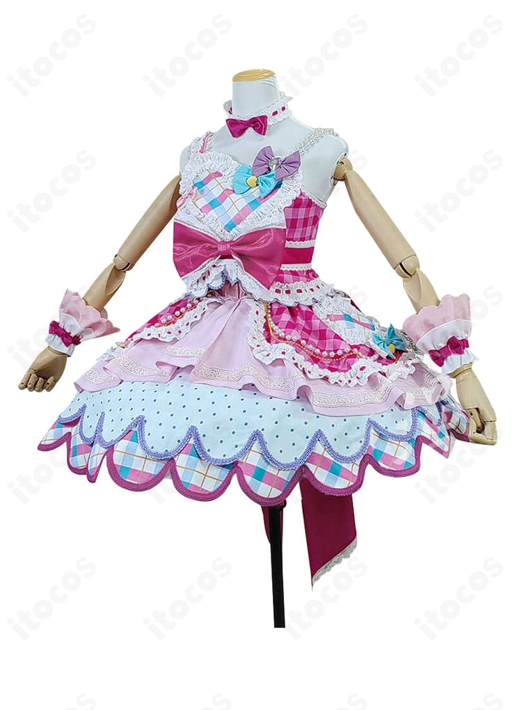 虹野ゆめ ドレス衣装の側面シルエット。ウエストラインとスカートの落ち感がわかる斜めアングル。