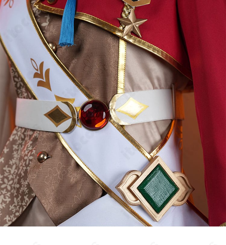 腰のベルト装飾クローズアップ。バックル位置とベルト幅、腰飾りの重ね付けを確認できる。