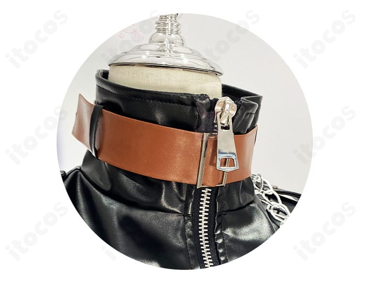 襟元の装飾パーツと縫製を拡大した衣領ディテール