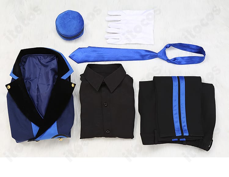 結城理ベルベットルーム衣装フルセット内容（コート・シャツ・ズボン・手袋・帽子）の一式展示