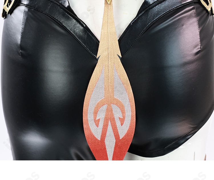 後ろ側の尾部装飾ディテール。取り付け座と可動域を確認