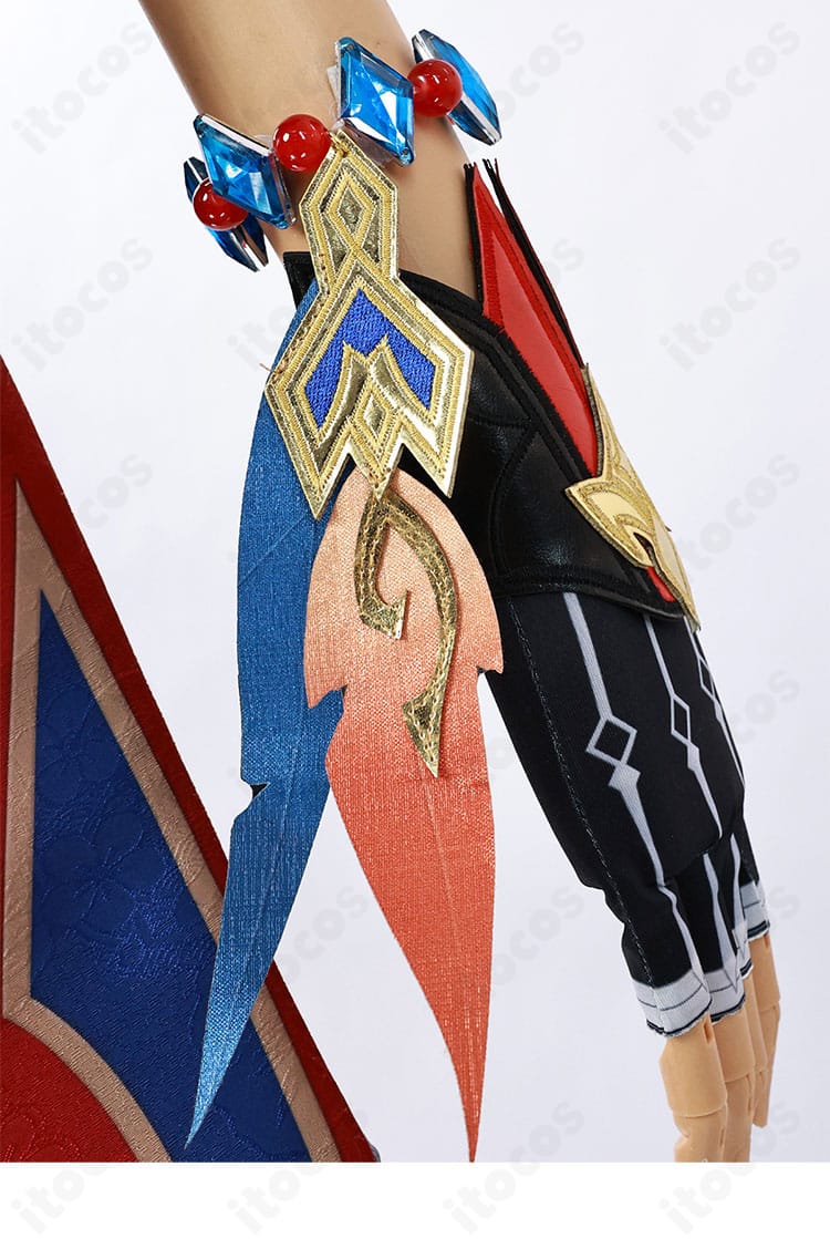 手袋装飾ディテールの接写。甲部の装飾と縫い目の整いを示す