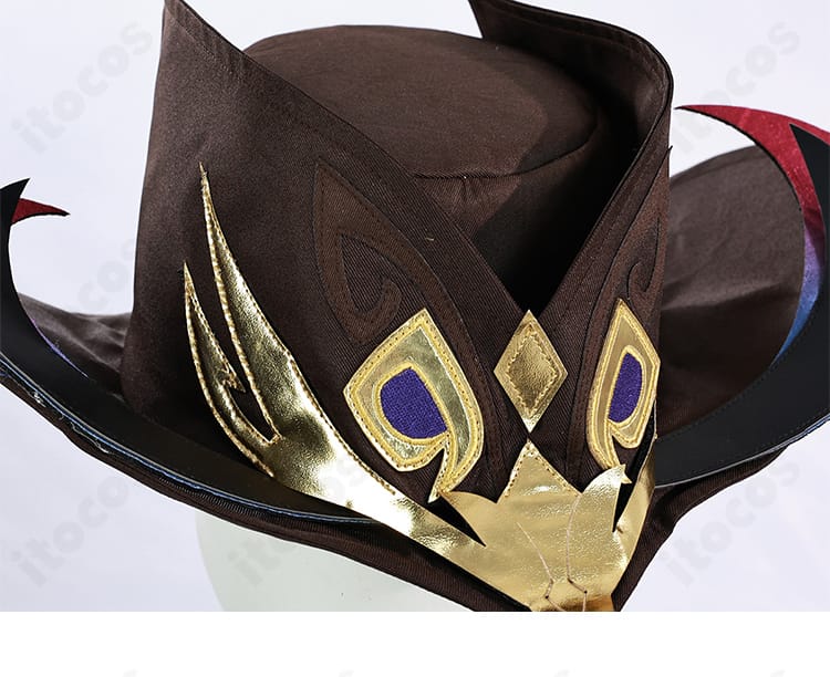 帽子の装飾クローズアップ。トップのモチーフと装飾の質感を強調