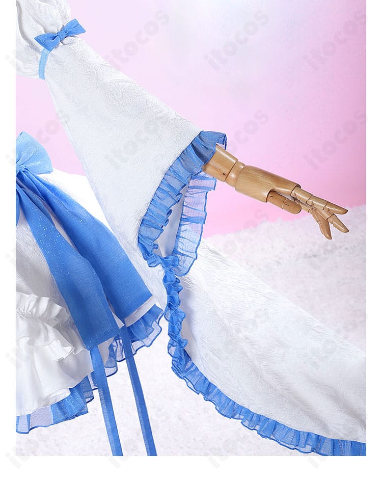 レム コスプレ衣装 袖口の装飾ディテール。段差レースと縁取りの仕上がりを表示。