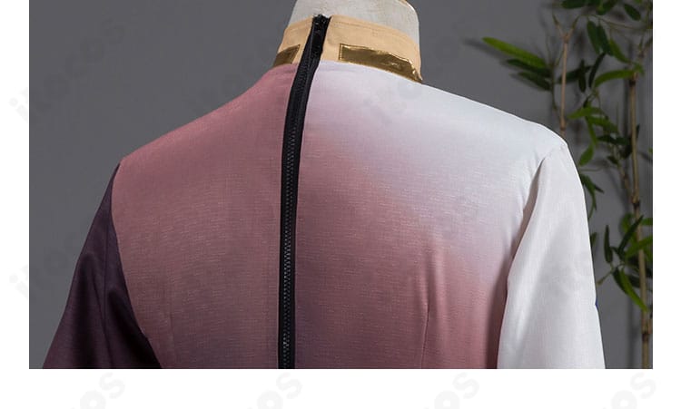 ジー衣装の背面装飾。バックストラップと切替の配置を示す写真