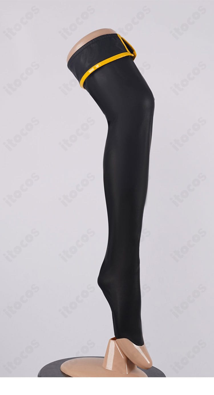 クーリア・ノノアのブーツ装飾（カバー）ディテール。装飾パーツと配色のバランスが分かる