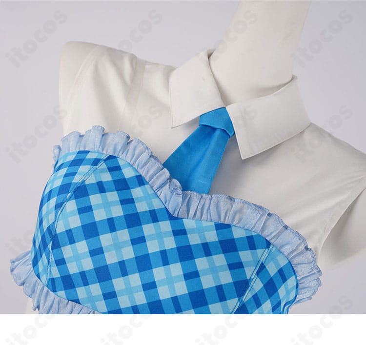 衣領とネクタイ装飾のクローズアップ。襟元の形状と結び目のデザイン、色のコントラストが分かる