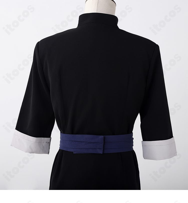 銀魂 神威コスプレの肩袖と腰封装飾の近接。肩の意匠と腰回りの装飾コントラストを強調。