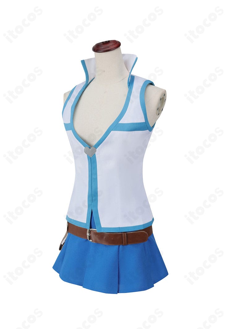 ルーシィ・ハートフィリア衣装の側面。ベルト位置とシルエットのラインが分かる角度