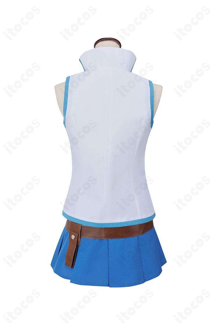 ルーシィ・ハートフィリア衣装の背面。バックのラインとスカートの落ち感を確認できる画像