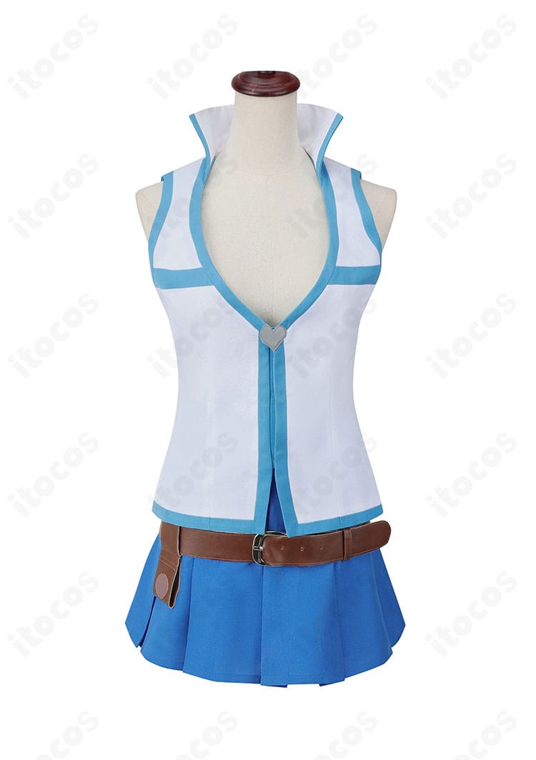 ルーシィ・ハートフィリアのコスプレ衣装 正面全体。襟元とフロントボタン配置を高忠実度で再現