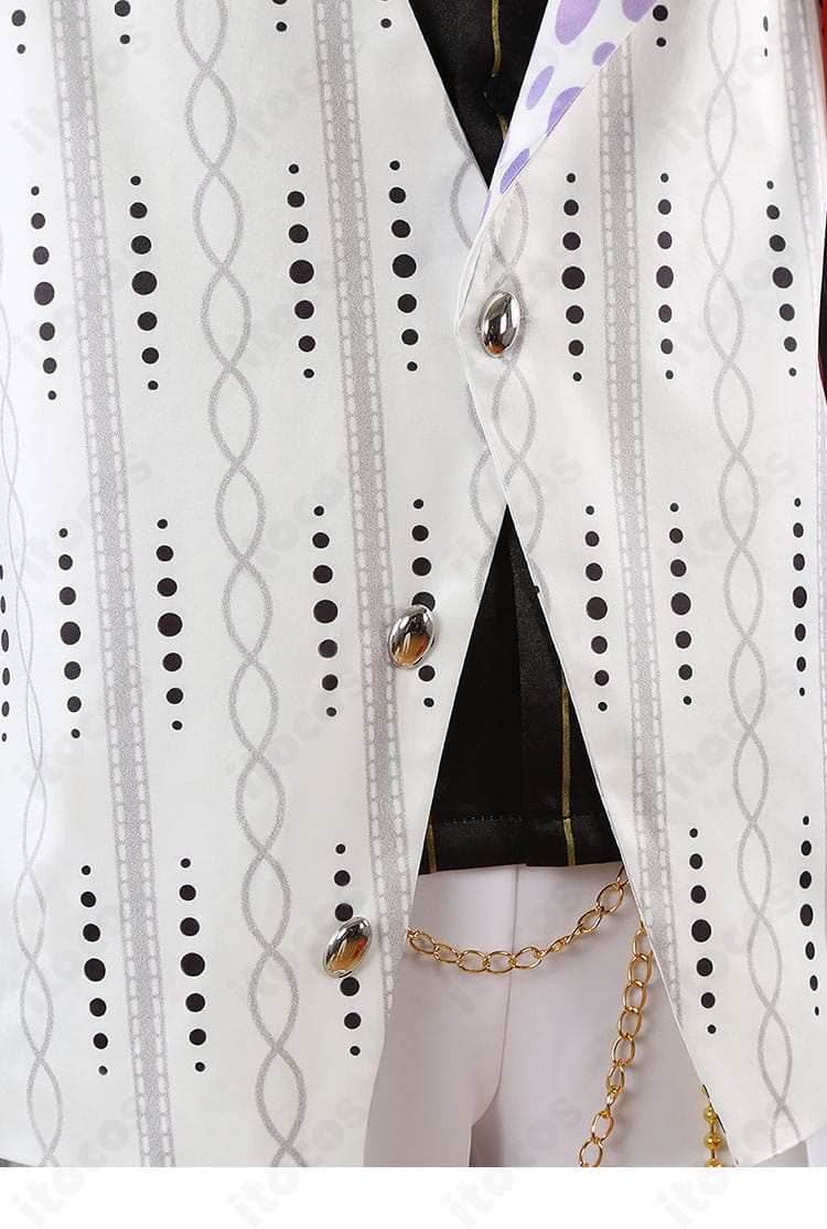 外套の門襟ボタン装飾を接写。デザイン性の高いボタン配置と縫製の仕上がりが分かる