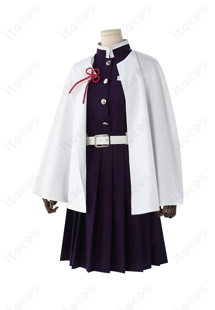 栗花落カナヲの白マントに施された赤い紐飾りのクローズアップ。精緻な意匠が分かるディテール写真。