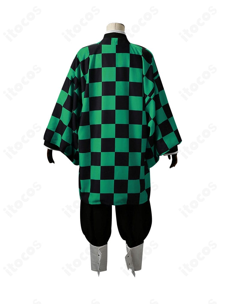 鬼滅の刃 竈門炭治郎 コスプレ衣装の背面。羽織の丈感とシルエット、背中のラインを確認できる角度です。