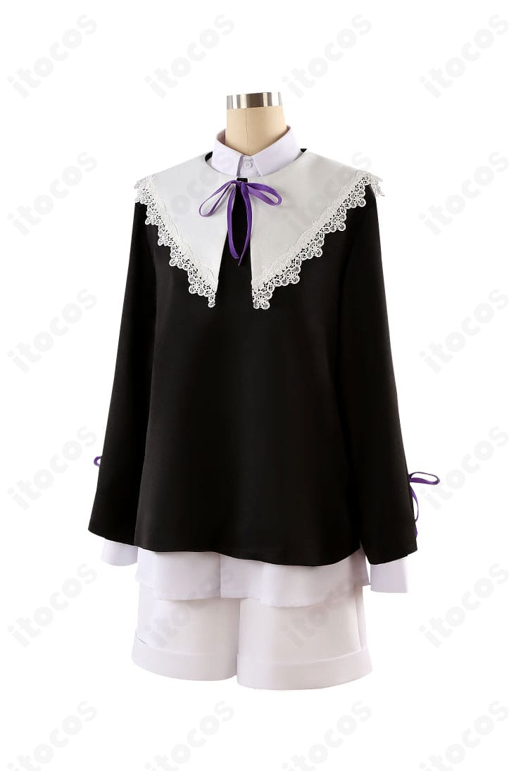 左斜めからの角度。ひも装飾や縫製の端処理など細部が確認できるオーダーメイド対応コスチューム。