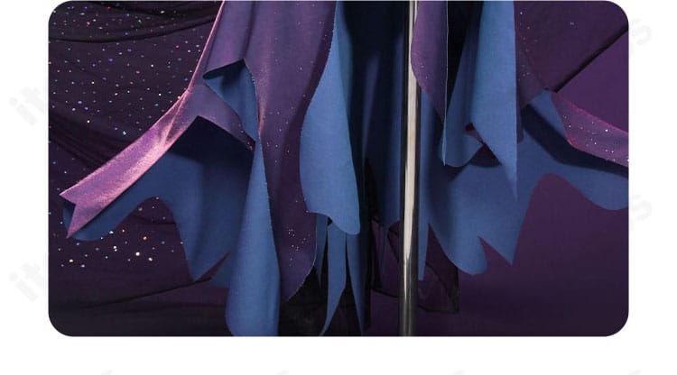 スカート裾の装飾と縫製仕上げのクローズアップ