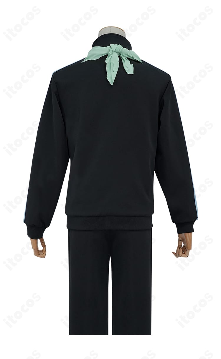 ノラガミ 夜トコスプレ衣装の背面。背中のラインと刺繍配置を確認できる全体像。