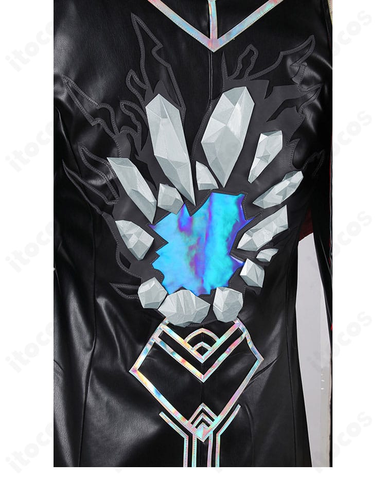 ノートン・キャンベル 輝安鉱コスプレの背面装飾ディテール。ベルトと背面パネルの構成