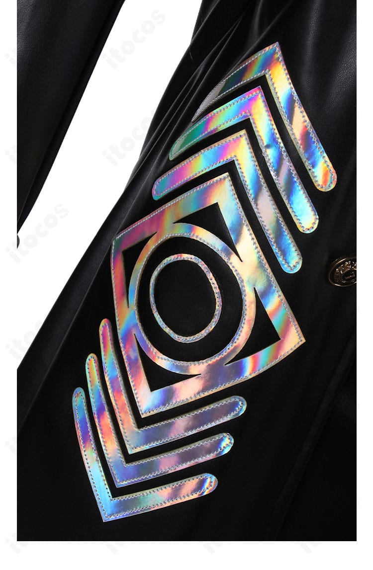 ノートン・キャンベル 輝安鉱コスプレのコート襟元ディテール。襟の形状と金具の配置