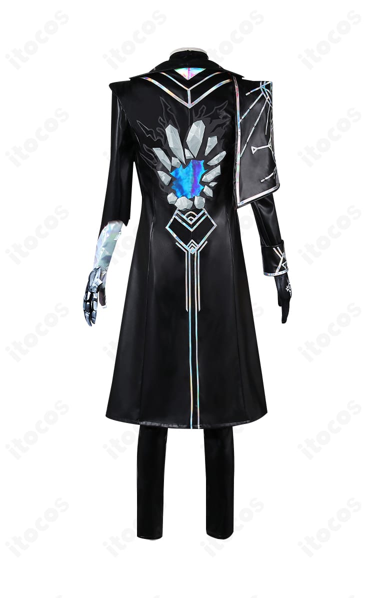 ノートン・キャンベル 輝安鉱コスプレの背面画像。背中の切り替えとベルト位置のディテール